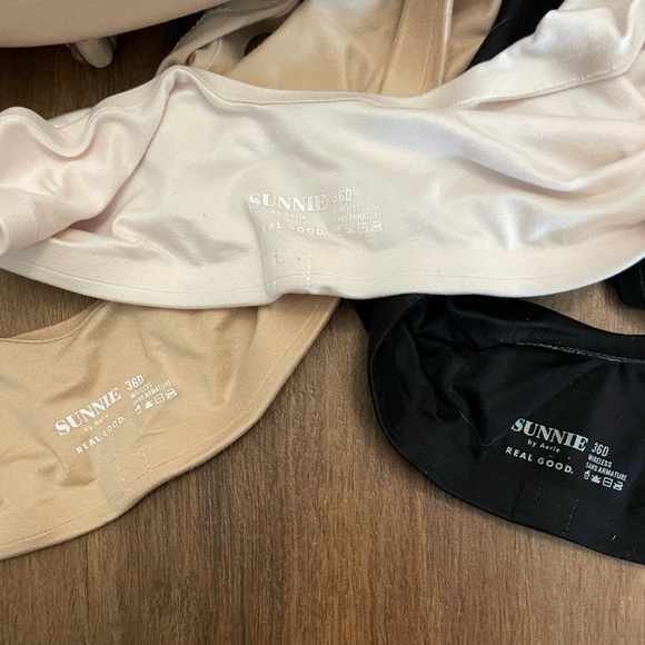 Aerie Sunnie Wireless Lightly Lined Bras (3) - Picture 3 of 3